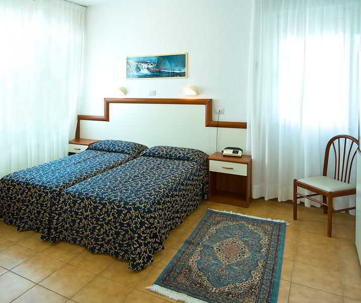 Hotel Bolivar Лидо ди Йезоло Екстериор снимка