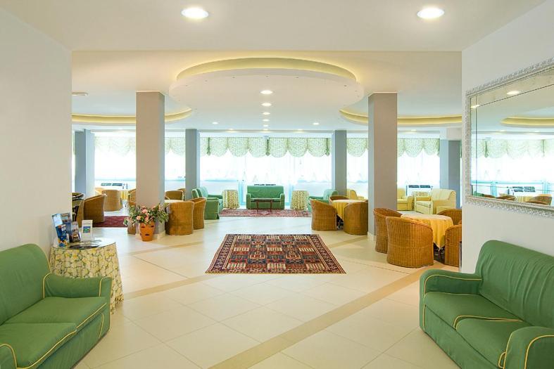 Hotel Bolivar Лидо ди Йезоло Екстериор снимка