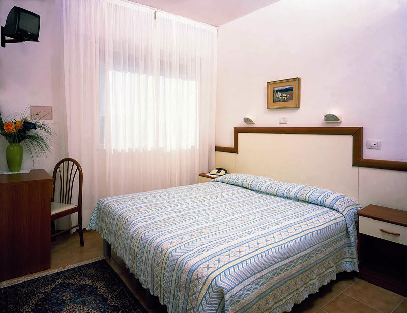 Hotel Bolivar Лидо ди Йезоло Екстериор снимка