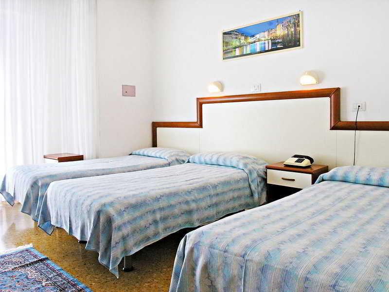 Hotel Bolivar Лидо ди Йезоло Екстериор снимка